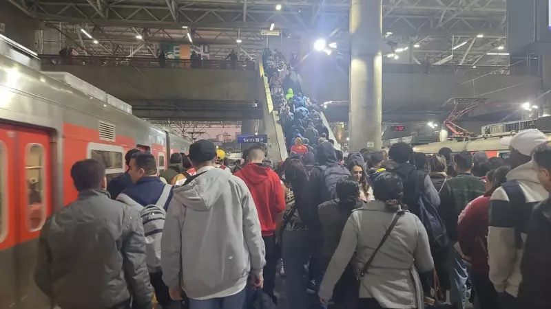 Falha em locomotiva de manutenção causa lentidão e tumulto nas linhas 11-Coral e 12-Safira da CPTM em SP