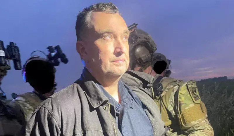 Falso policial é preso por assassinar deputada e atirar em senador nos EUA