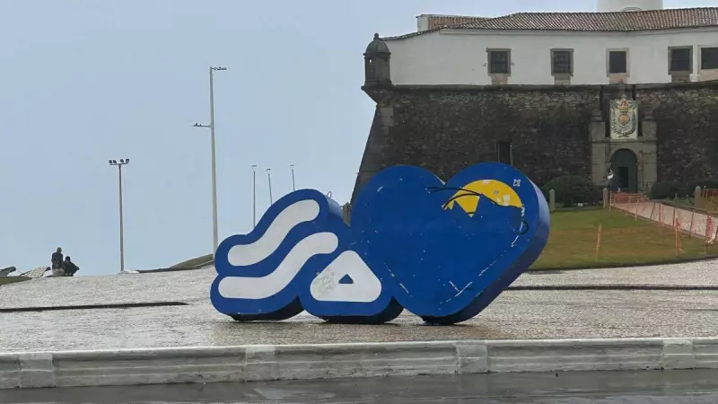 Farol da Barra em risco: ventos fortes ameaçam placa icônica nesta sexta-feira 13