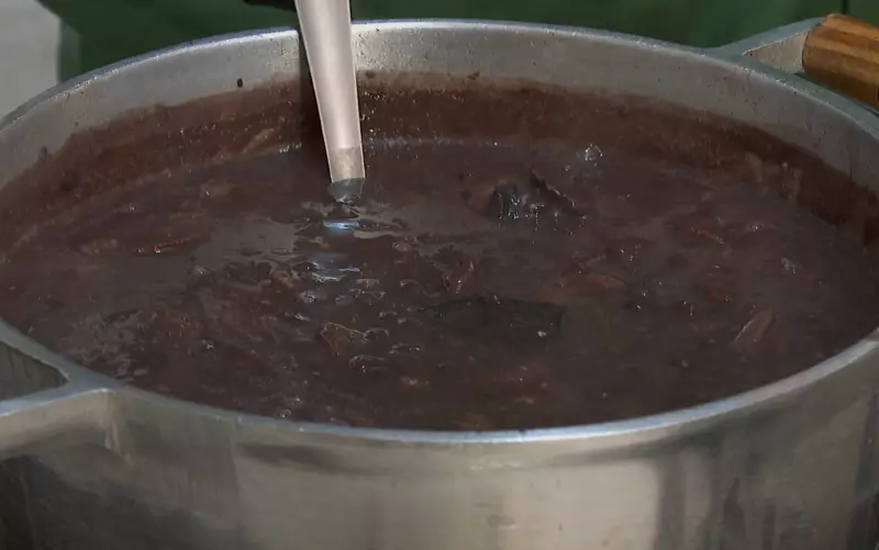 Feijoada da 'A Grande Família': Aprenda a Receita que Conquistou o Brasil!