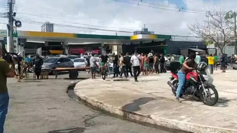 Feirantes bloqueiam Avenida Antonio Barreto em protesto por melhores condições em Belém