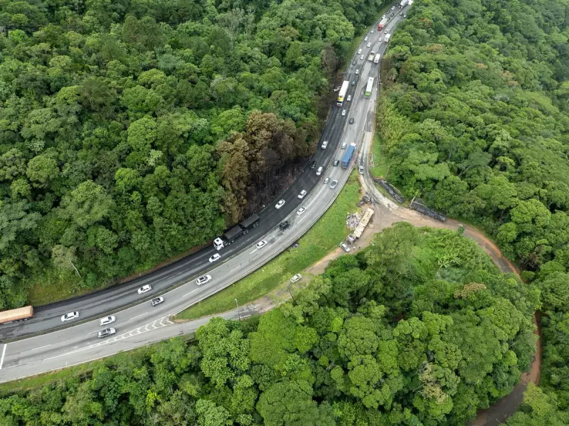 Feriado de Corpus Christi: Rodovias federais em SC e PR devem receber 1,2 milhão de veículos