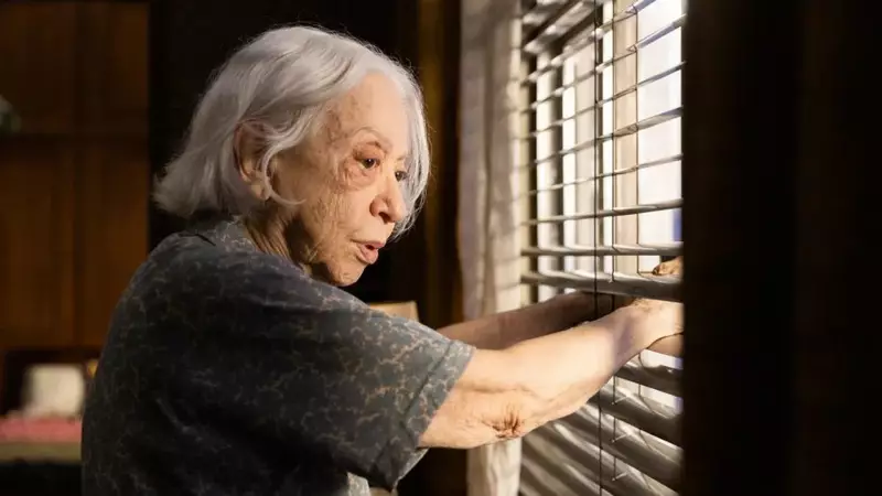 Fernanda Montenegro, aos 95 anos, anuncia turnê teatral pelo Brasil: uma lenda viva no palco