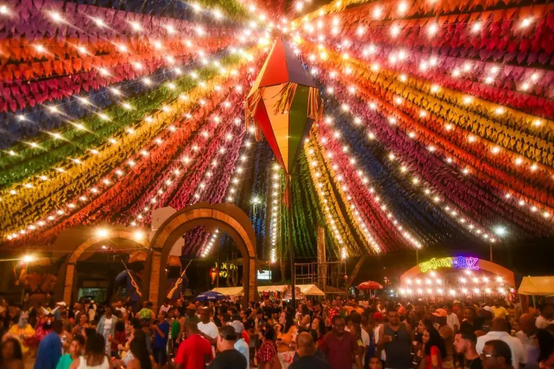 Festas Juninas na Bahia: Cidades se enchem de cores e tradição com decorações encantadoras