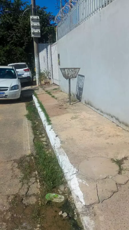 Fiscalização embarga obra irregular no bairro Construmat em Mato Grosso