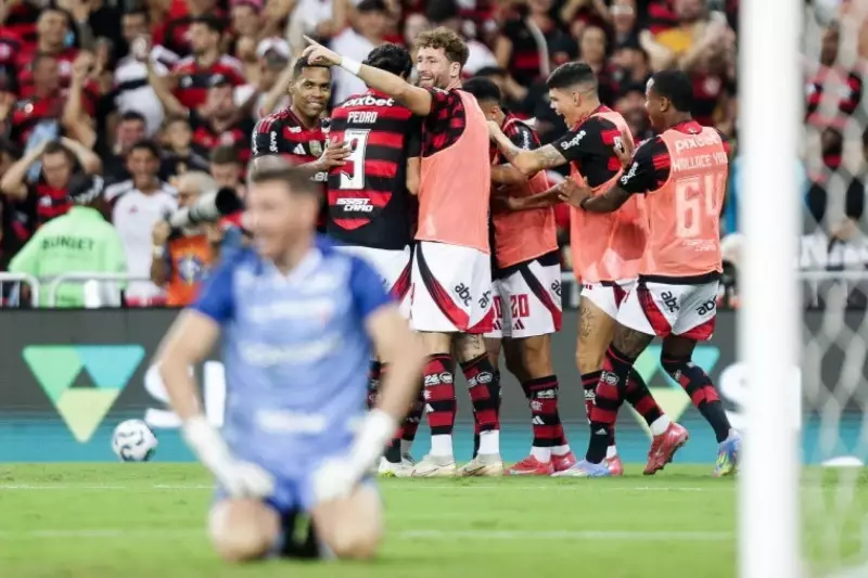 Flamengo arrasa Fortaleza e assume liderança do Brasileirão em jogo eletrizante