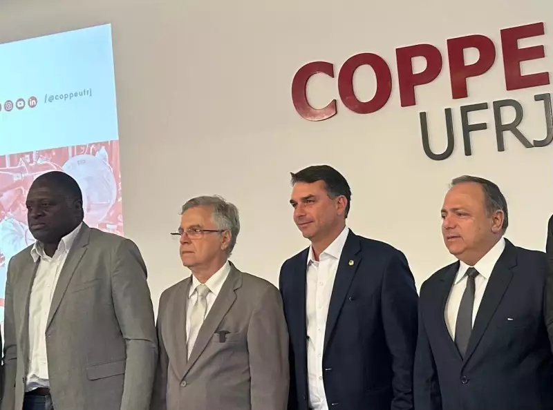 Flávio Bolsonaro e parlamentares de direita participam de evento sobre Linha 3 do Metrô na UFRJ
