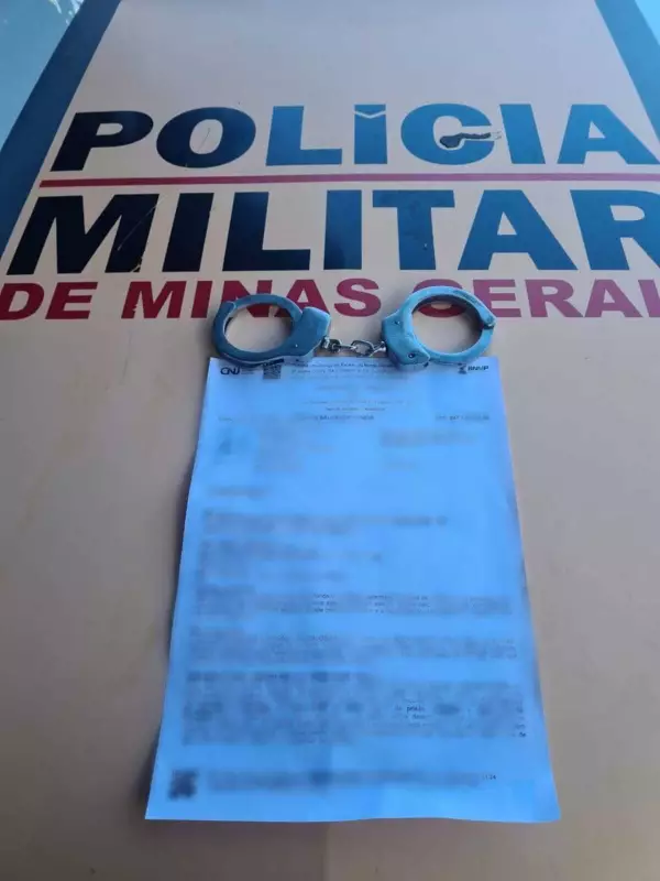 Foragido por tentativa de feminicídio é preso em ônibus durante fiscalização em Montes Claros