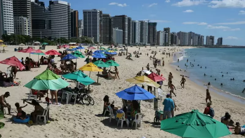 Fortaleza tem 14 praias próprias para banho neste fim de semana: confira a lista completa!