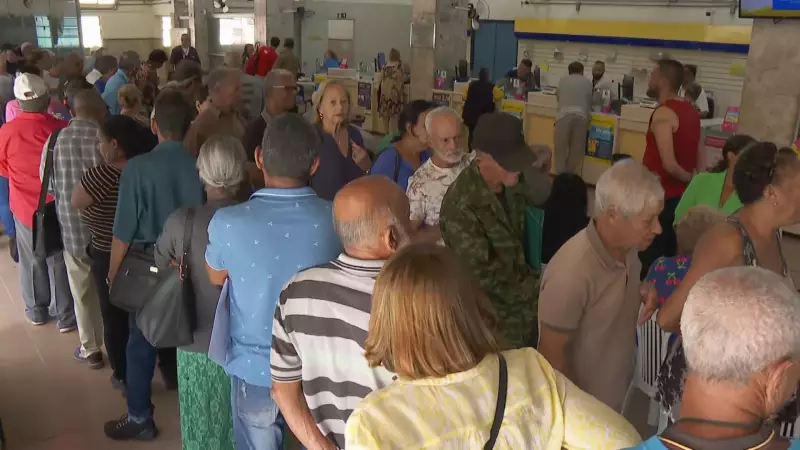 Fraude no INSS: Aposentados lotam agência dos Correios em BH em busca de atendimento