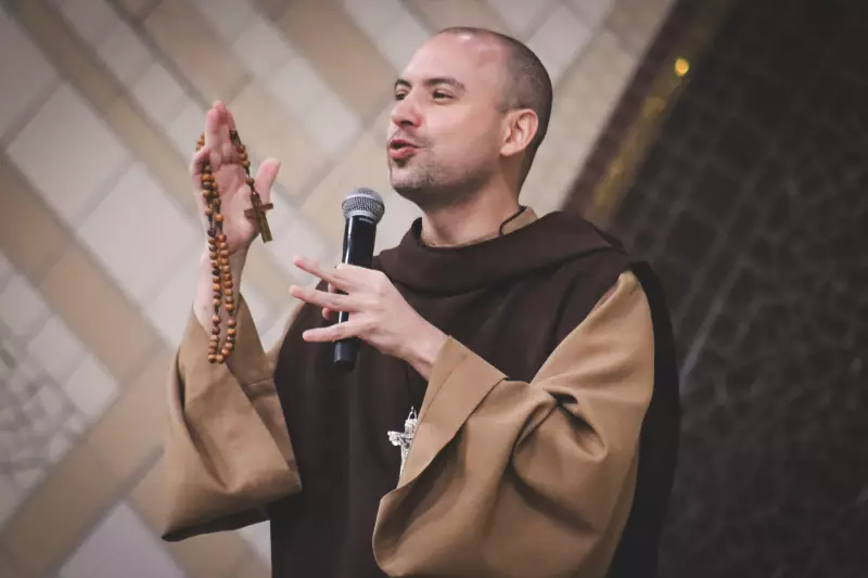 Frei Gilson lidera acampamento católico que reunirá 40 mil fiéis em Cachoeira Paulista