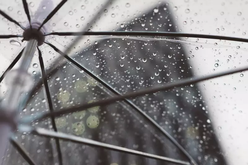 Frente fria chega ao litoral norte de SC: chuva e queda nas temperaturas