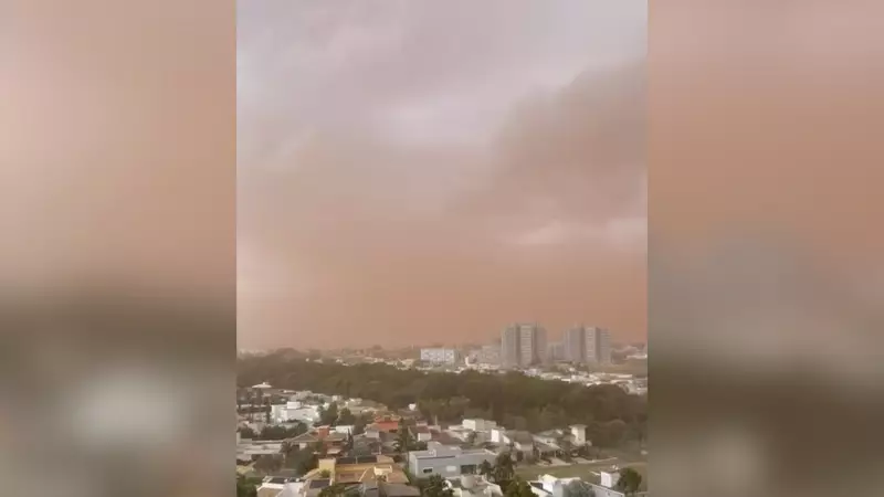 Frente fria provoca nuvem de poeira e transtornos em cidades do interior de MG