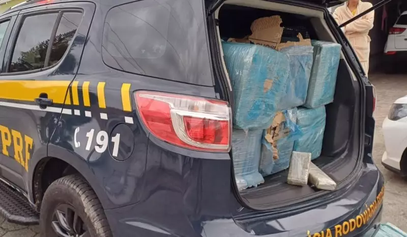 Fuga alucinante em SC termina com prisão e apreensão de 300 kg de maconha