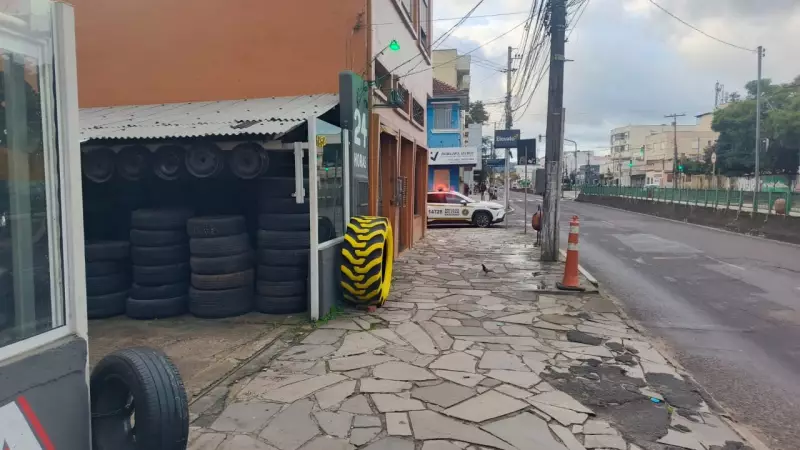 Funcionário de borracharia mata colega a marretadas em Porto Alegre, segundo a polícia