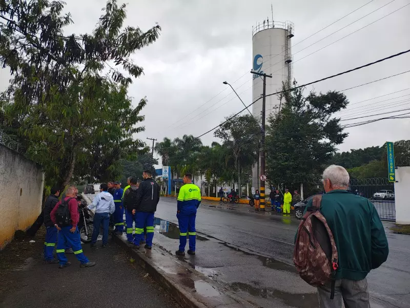 Funcionários do SAAE de Guaratinguetá entram em greve por melhores condições de trabalho