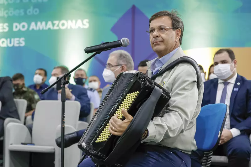 Gilson Machado nega envolvimento em emissão de passaporte europeu para Mauro Cid