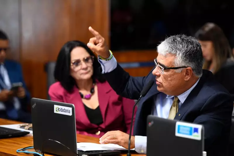 Gleisi Hoffmann critica visita de senadores a foragidas do 8 de janeiro presas nos EUA