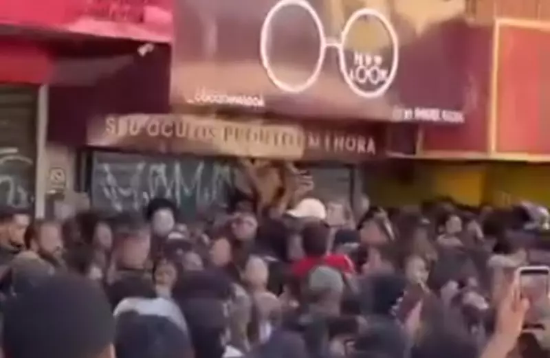 Gloss de blogueira famosa por apenas R$ 10 causa tumulto em inauguração de loja no Recife; veja vídeo