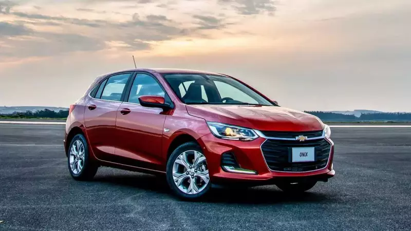 GM oferece desconto de quase R$ 20 mil no Onix: confira as versões com promoção