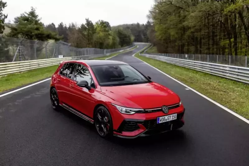 Golf GTI comemora 50 anos com versão especial de mais de 320 cv: fotos impressionantes!