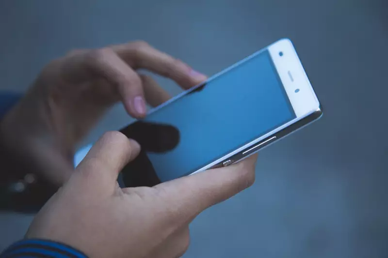 Golpistas usam apps de namoro para aplicar golpes em Brasília: Polícia Civil prende oito suspeitos