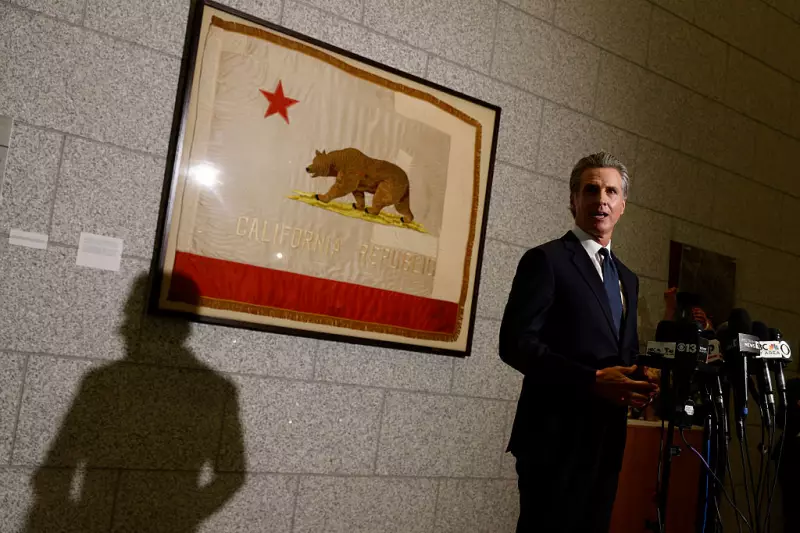 Governador da California processa Fox News por fake news e danos à democracia