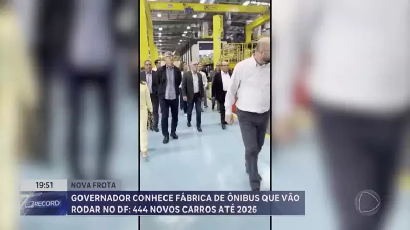 Governador Ibaneis Rocha visita fábrica de ônibus que irão circular no DF — veja detalhes!