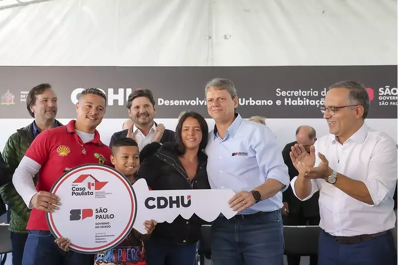 Governador Tarcísio entrega 120 apartamentos do Programa Casa Paulista em São Bernardo do Campo