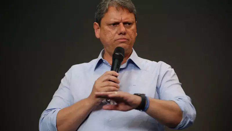 Governo Tarcísio reduz verba do Bolsa Família enquanto recursos sociais são subutilizados