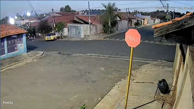 Grávida perde bebê após acidente de carro em poste e salva filhos: veja o vídeo