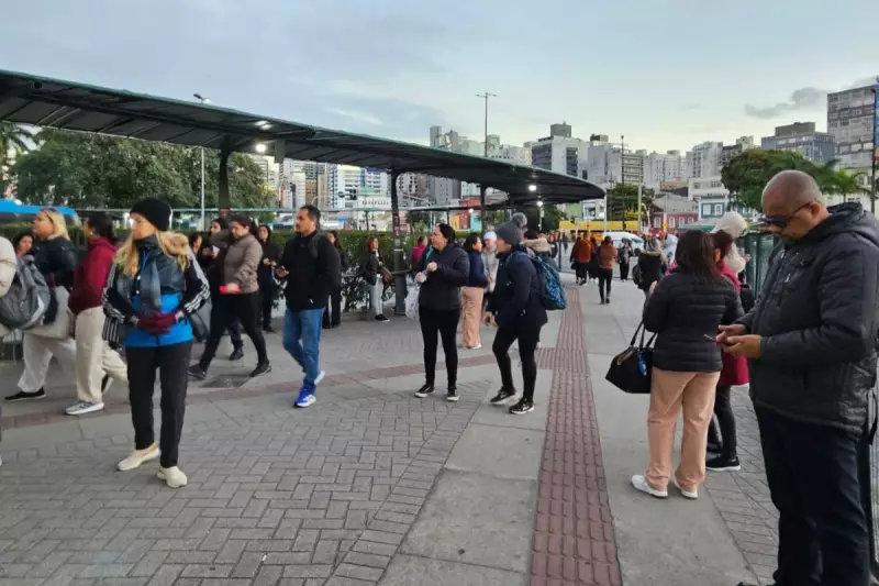 Greve de ônibus causa caos e lotação nos pontos de ônibus da Grande Florianópolis