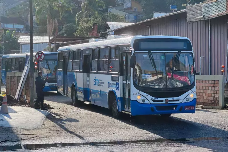 Greve de ônibus em Florianópolis: linhas voltam a circular após paralisação parcial
