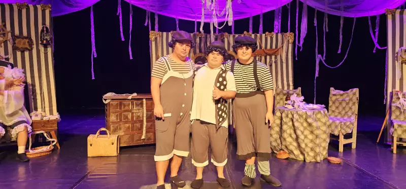 Grupo de atores com síndrome de Down encanta público em espetáculo no Teatro Municipal de Garça