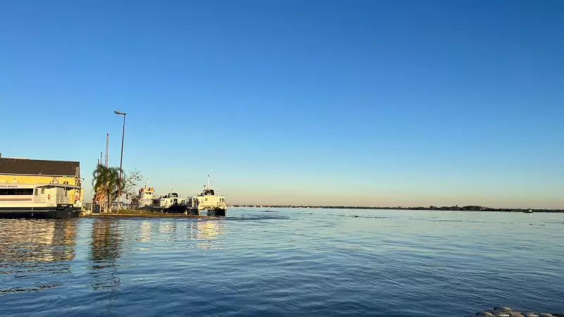 Guaíba atinge 3 metros e causa inundação no Cais Mauá em Porto Alegre