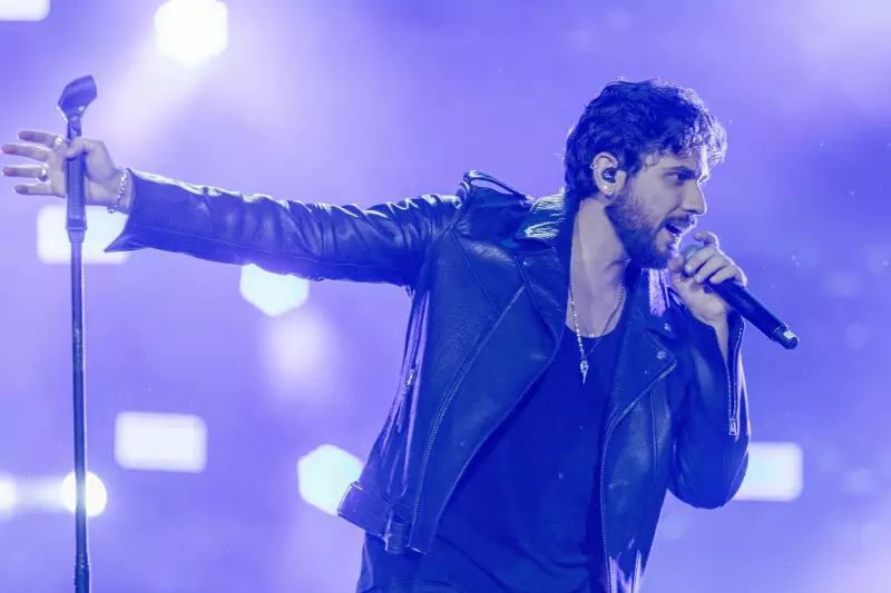 Gustavo Mioto arrasa no palco da Festa do Peão de Americana, mesmo com chuva, e canta feat com Ana Castela