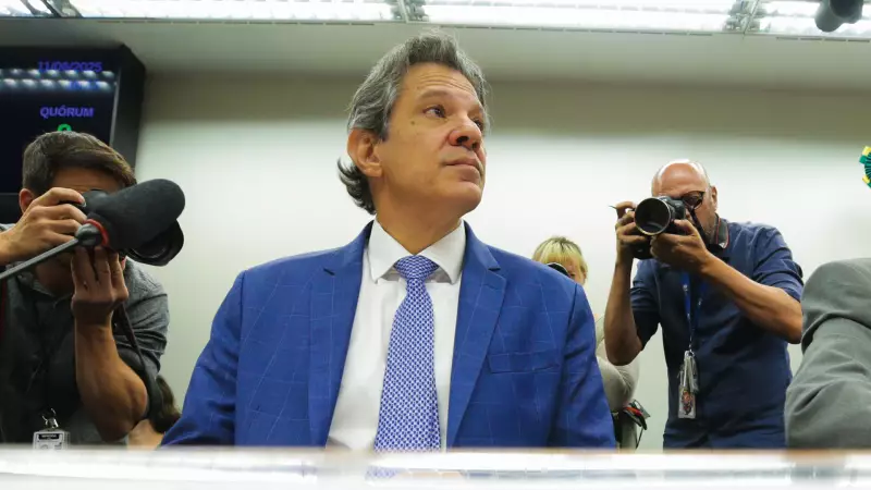Haddad enfrenta pressão para ser candidato em 2026: desafios e cenário político