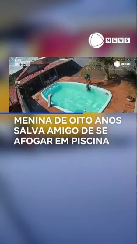 Heroína de 8 anos salva amigo de afogamento em piscina — veja o vídeo emocionante!