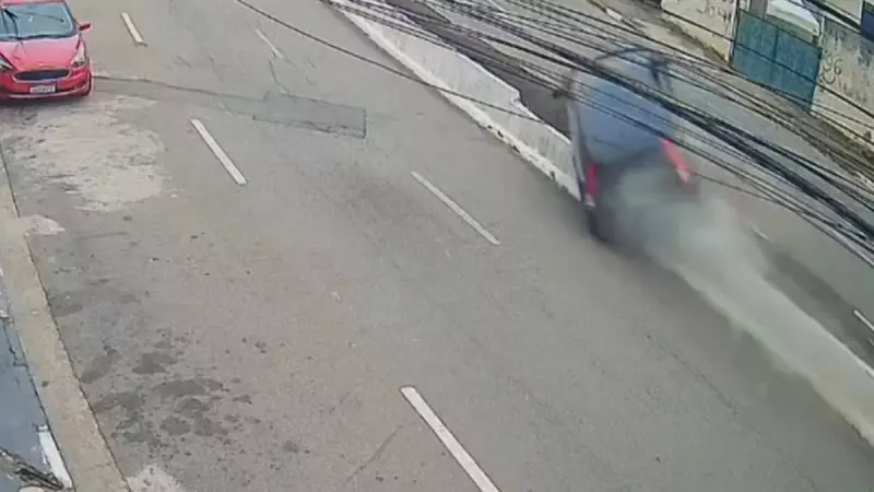 Homem capota carro roubado em Diadema e é preso em cena dramática — Veja o vídeo!