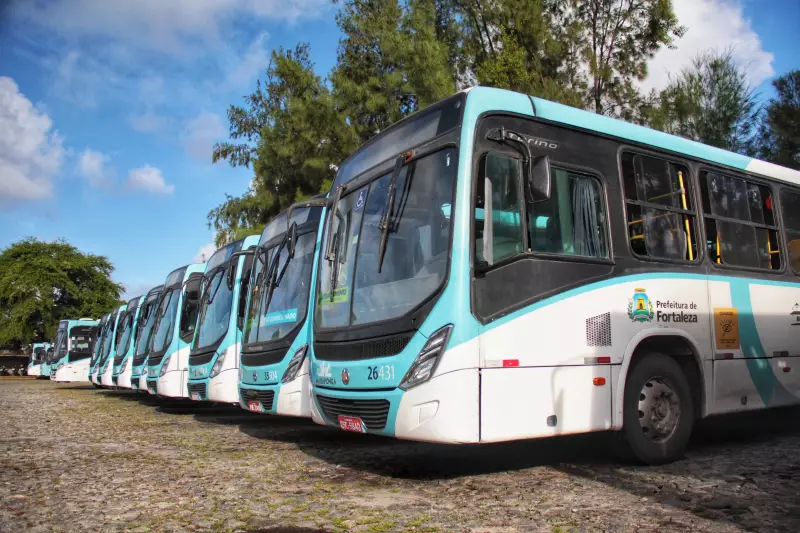 Homem com tornozeleira eletrônica é preso por importunação sexual em ônibus no Ceará