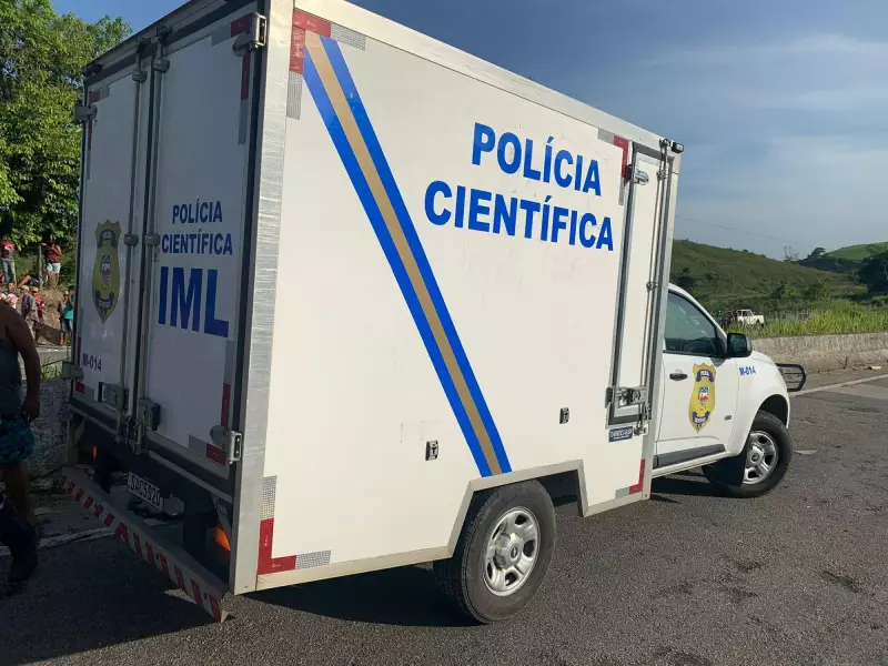 Homem é assassinado com tiro na cabeça dentro de carro em Arapiraca - AL