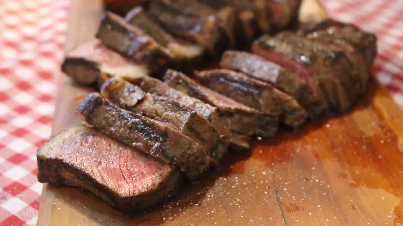 Homem é preso ao tentar furtar 2 kg de picanha em supermercado em São Carlos, SP
