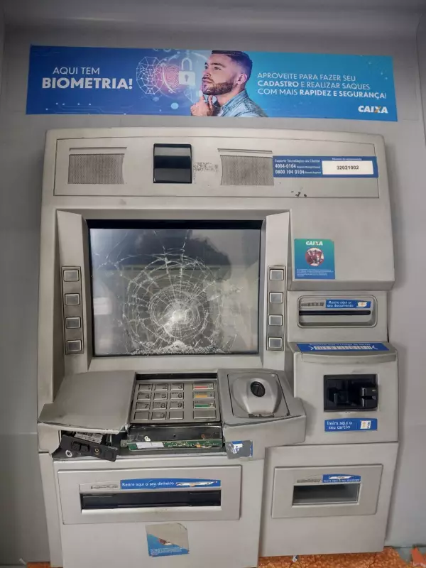 Homem é preso após destruir caixa eletrônico com estaca de madeira em Belém