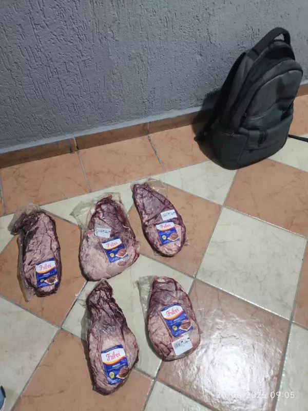 Homem é preso após tentar roubar carne em supermercado de Osasco, SP