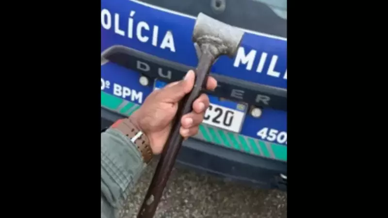 Homem é preso por tentativa de feminicídio após agredir esposa com marreta em Água Preta