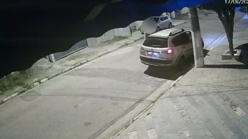 Homem é rendido e tem carro roubado em Poá: assista ao vídeo chocante