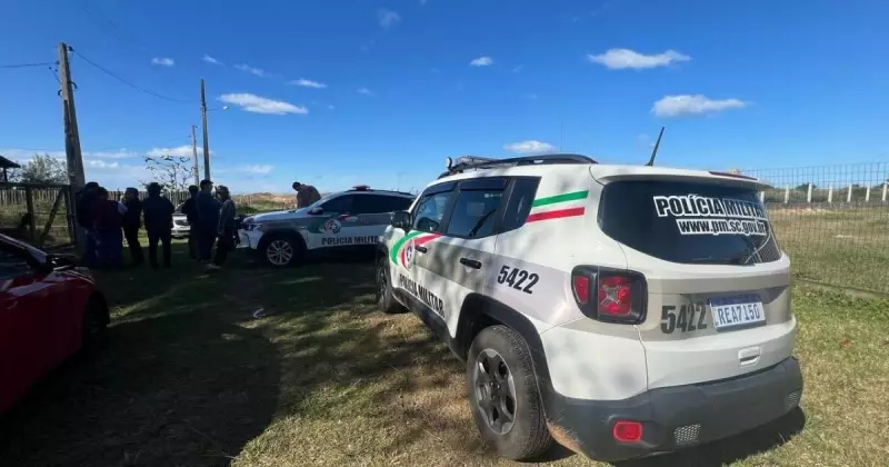 Homem em situação de rua é encontrado morto e parcialmente enterrado nas dunas de SC