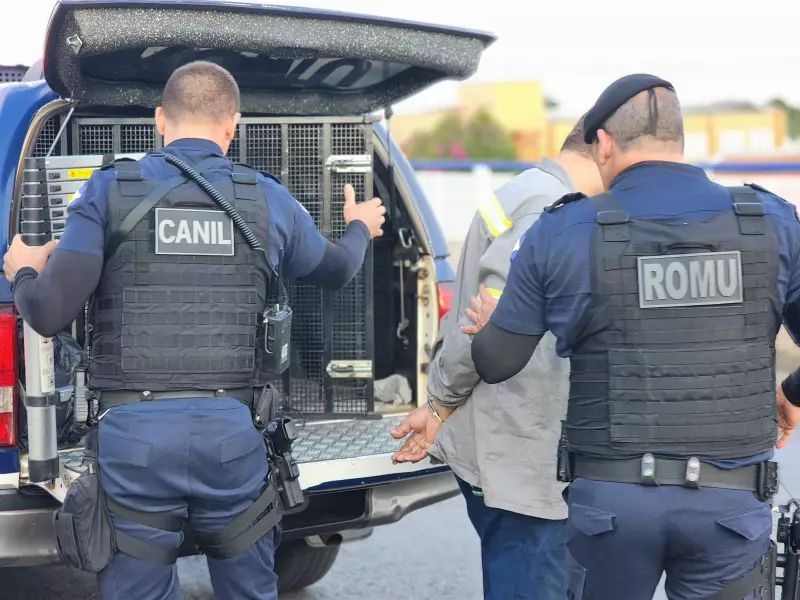Homem invade casa da ex com carro e furta desde carne até macaco hidráulico em Iracemápolis