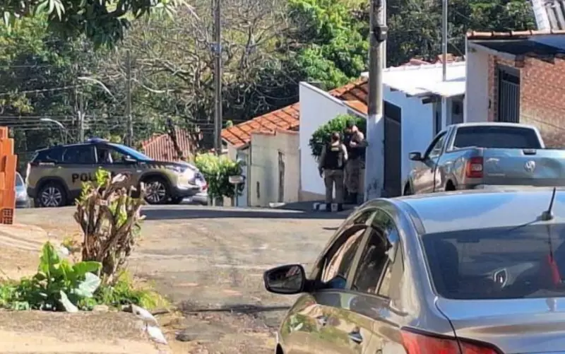 Homem mantém mulher e criança como reféns em Guaxupé, MG: veja detalhes do caso