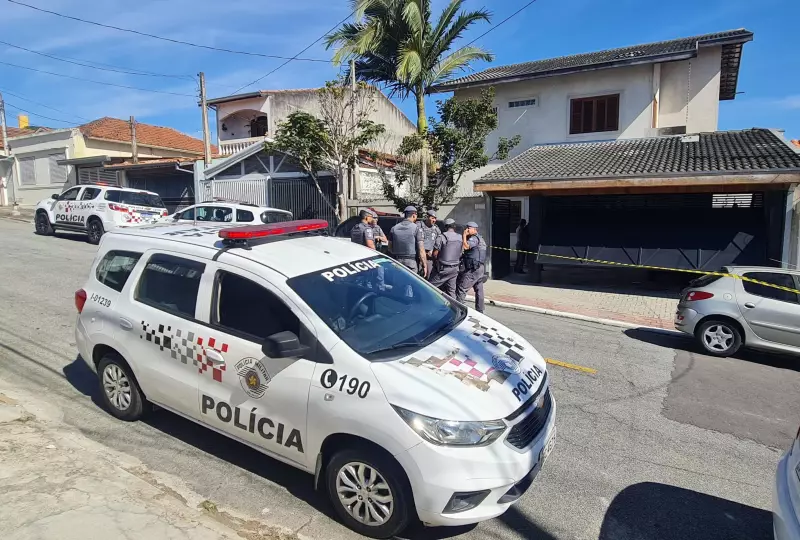 Homem morre após ser baleado durante assalto em casa em São José dos Campos